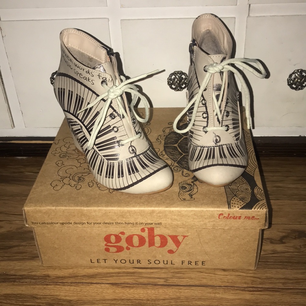 Goby-Piano key -Ivory/ebony wedge high heel bootie. size 36-brand new boxed- - Picture 4 of 11